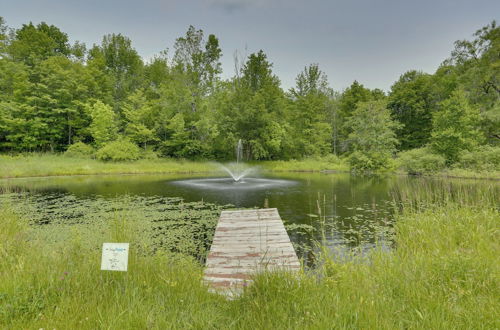 Foto 27 - Pet-friendly Poconos Abode - Pool, Pond & Fire Pit