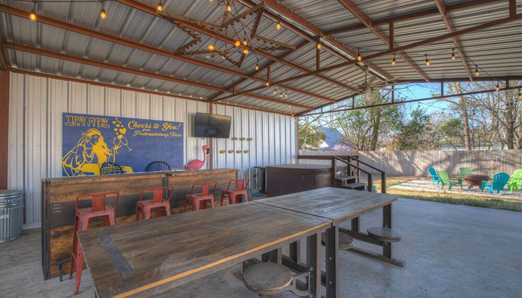 Photo 1 - Hackberry Retreat - Hot Tub - Near Main