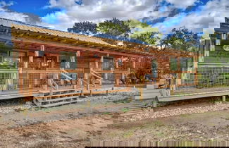 Foto 2 - Cozy Cabin Firepit and Grill & 10 Mins to Main St