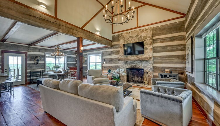 Photo 1 - Luxury 23-ac Ranch With Hot Tub and Fire Pit