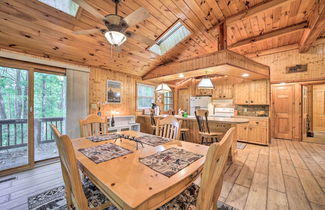 Foto 2 - Cozy Lake Toxaway Escape w/ Deck, Fire Pit & Grill