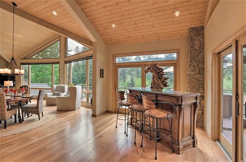 Foto 6 - Stunning Evergreen Mountain Home on Private Stream