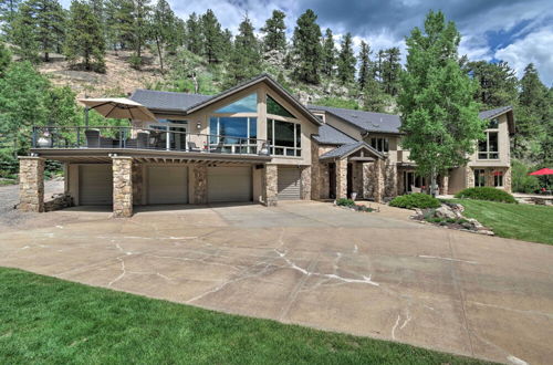 Foto 20 - Stunning Evergreen Mountain Home on Private Stream