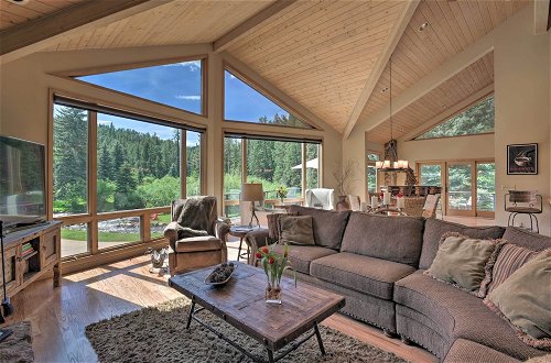 Foto 43 - Stunning Evergreen Mountain Home on Private Stream
