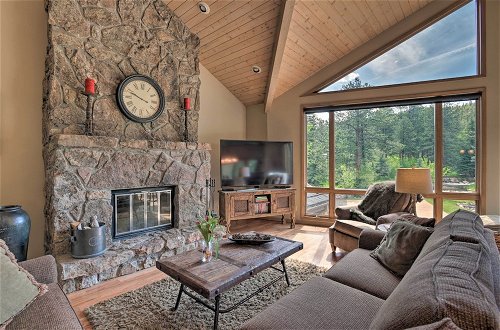 Foto 19 - Stunning Evergreen Mountain Home on Private Stream