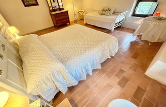 Foto 3 - Exclusive Beautiful Villa Plus Pool, Grounds and Pool House - Sleeps 12 Guests