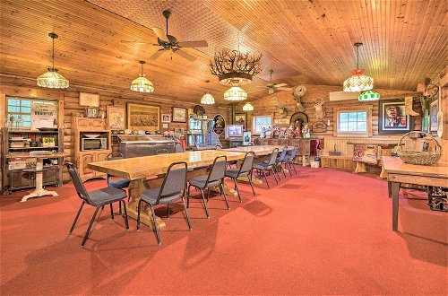 Foto 4 - Peaceful Candor Cabin Retreat w/ Dining Hall