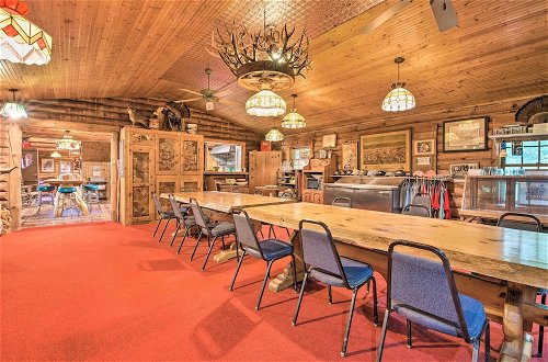 Foto 17 - Peaceful Candor Cabin Retreat w/ Dining Hall