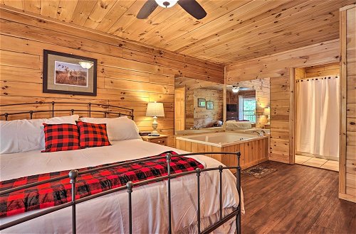 Photo 15 - Cabin w/ Deck + Fireplace < 3 Mi to Dollywood