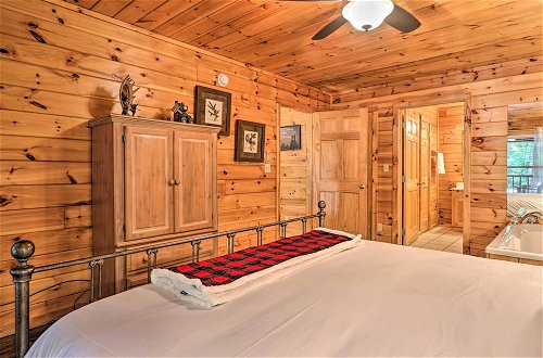 Foto 10 - Cabin w/ Deck + Fireplace < 3 Mi to Dollywood