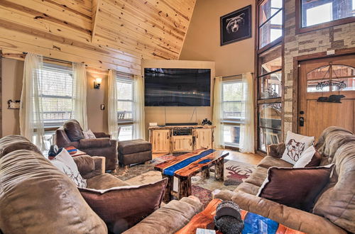 Photo 10 - Strawberry Plains Cabin: Private Pond & Game Room