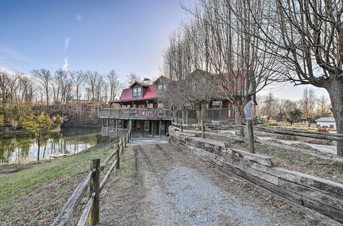 Photo 5 - Strawberry Plains Cabin: Private Pond & Game Room