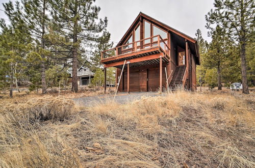 Photo 2 - Classic Truckee Log Cabin: 5 Mi to Donner Lake