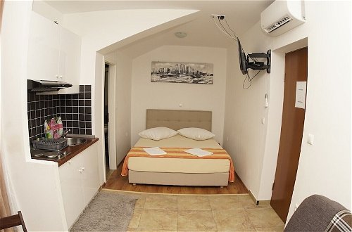 Photo 4 - Inviting 3 Sleeper Apartment in Split