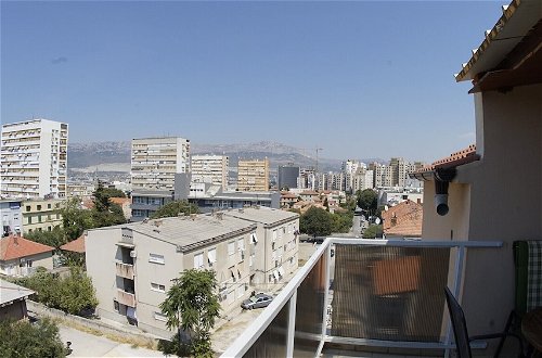 Foto 15 - Inviting 3 Sleeper Apartment in Split