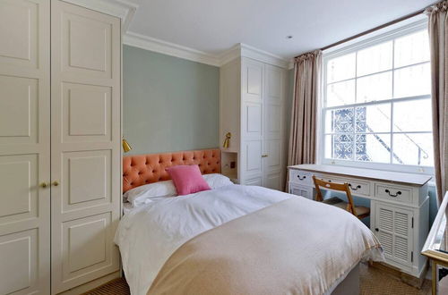 Photo 20 - Elegant 5bed House Chelsea