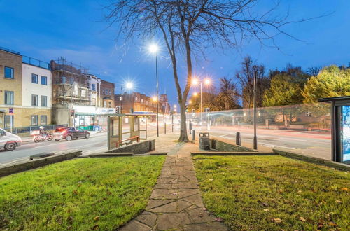 Photo 24 - Comfortable Home in Wandsworth by Underthedoormat