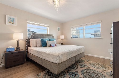 Photo 2 - 2Bed 2Bath with Patio on 11 Collins ave