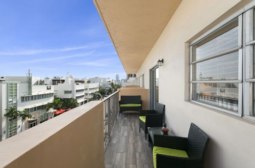 Photo 17 - 2Bed 2Bath with Patio on 11 Collins ave