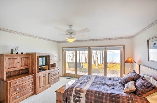 Foto 20 - Gorgeous Charlevoix Home on Lake Michigan