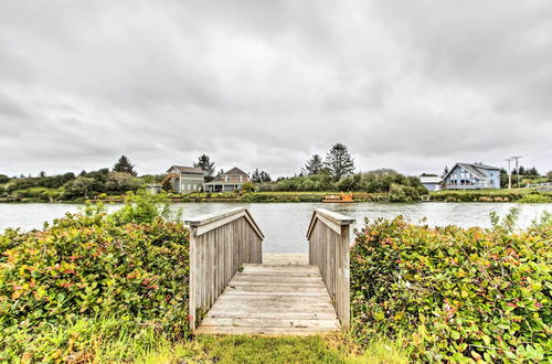 Photo 5 - Ocean Shores House w/ Hot Tub - Walk to Beach