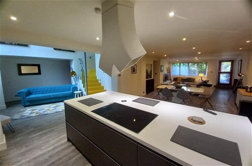 Foto 6 - Luxury Architect Designed Home