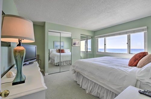 Photo 14 - Beautiful Emerald Dreams Beach & Lakefront Condo