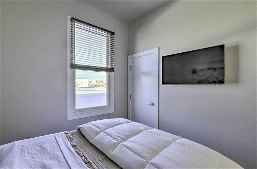 Photo 7 - Stylish San Marcos Apt in the Heart of Dwtn