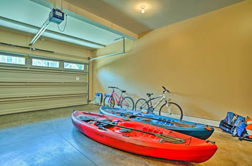 Photo 24 - Lakefront Resort Townhome With Gas Grill & Kayaks