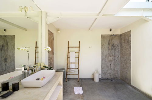 Photo 25 - stunning 4 Bedrooms Private Pool Villa in Canggu