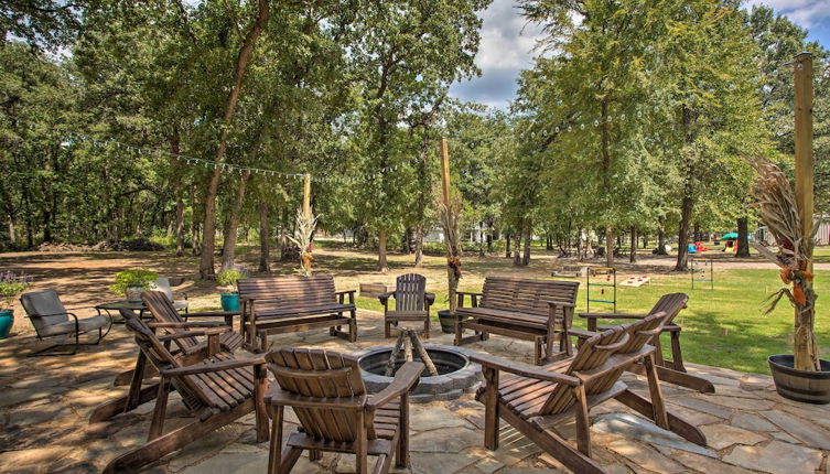 Photo 1 - All-encompassing Family Retreat Near Lake Texoma