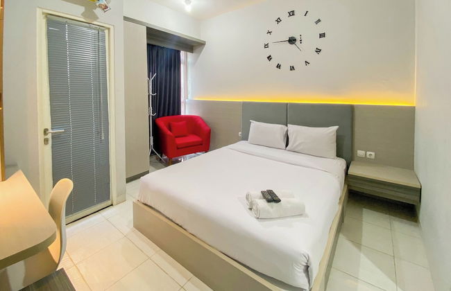 Comfortable 1Br Without Living Room At Amartha View Apartment - Foto 12