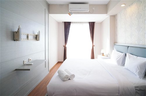 Photo 3 - Modern And Cozy 1Br At Grand Sungkono Lagoon Apartment
