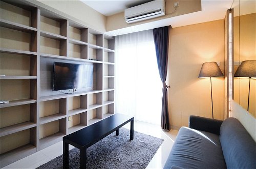 Photo 10 - Modern And Cozy 1Br At Grand Sungkono Lagoon Apartment