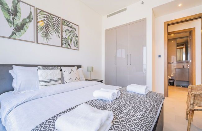 Beautiful Cityscape Views From This Urban Retreat - Photo 3