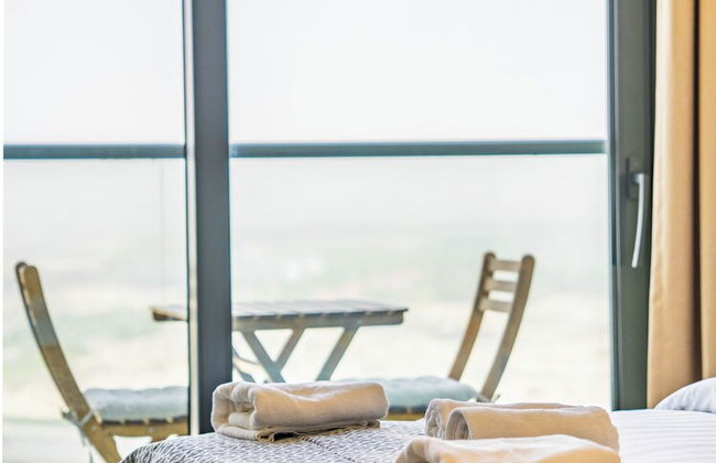 Beautiful Cityscape Views From This Urban Retreat - Photo 7