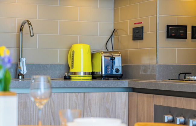 Beautiful Cityscape Views From This Urban Retreat - Photo 11