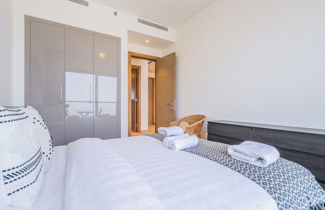 Beautiful Cityscape Views From This Urban Retreat - Photo 2