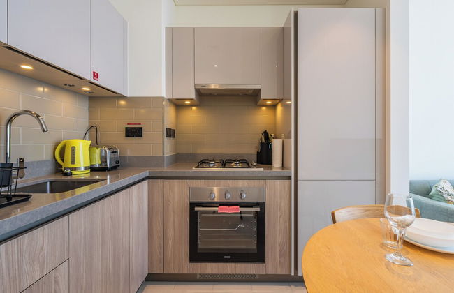 Beautiful Cityscape Views From This Urban Retreat - Photo 9