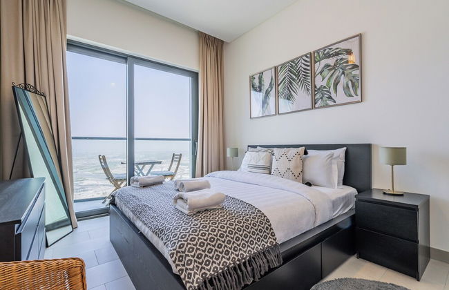 Beautiful Cityscape Views From This Urban Retreat - Photo 1