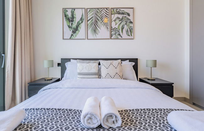 Beautiful Cityscape Views From This Urban Retreat - Photo 4