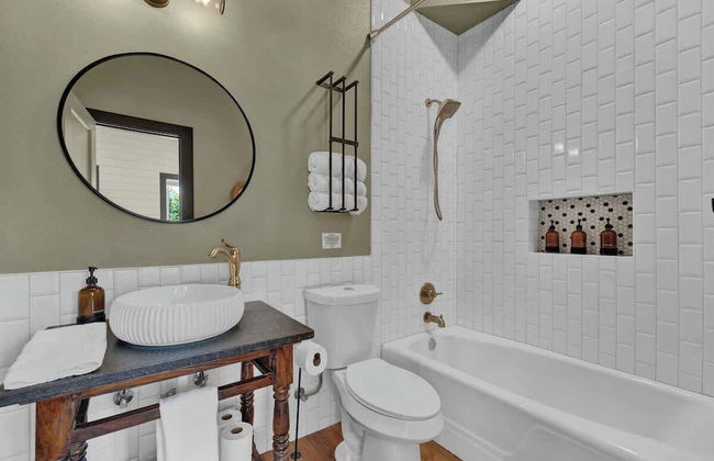 Historic Gem Near Schlitterbahn - Foto 16