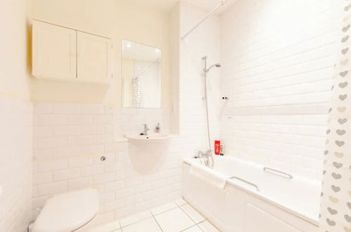 Photo 20 - Contemporary 2BD Flat - 2 Mins to Clapham Common