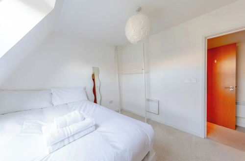 Photo 6 - Contemporary 2BD Flat - 2 Mins to Clapham Common