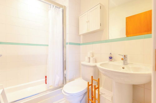 Photo 18 - Contemporary 2BD Flat - 2 Mins to Clapham Common