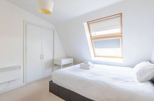 Photo 7 - Contemporary 2BD Flat - 2 Mins to Clapham Common