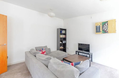 Photo 13 - Contemporary 2BD Flat - 2 Mins to Clapham Common