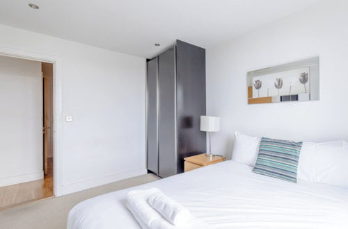 Photo 1 - Sleek & Sunny 1BD Flat Near Greenwhich - Deptford