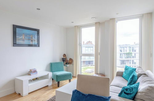 Photo 17 - Sleek & Sunny 1BD Flat Near Greenwhich - Deptford