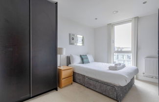 Photo 2 - Sleek & Sunny 1BD Flat Near Greenwhich - Deptford